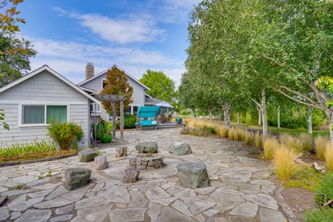 Steps to Beach: Home w/ Hot Tub in Oak Harbor! House in Oak Harbor