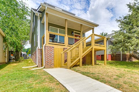 2 Mi to UT: Modern Retreat w/ Covered Porch House in Knoxville
