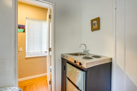 Serene Studio in SF Suburbs: Quiet + Cat Friendly! Apartment in Castro Valley