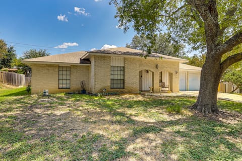 2 Mi to South Texas Medical Center: Home w/ Patio House in San Antonio