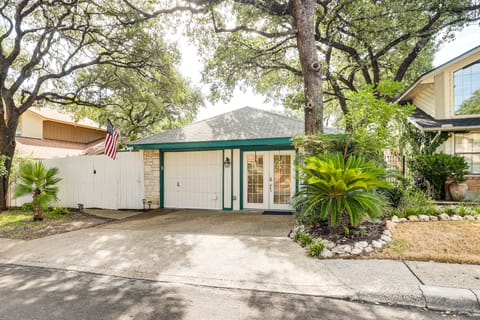 Private Yard w/ Pool: Quiet Getaway in San Antonio House in San Antonio