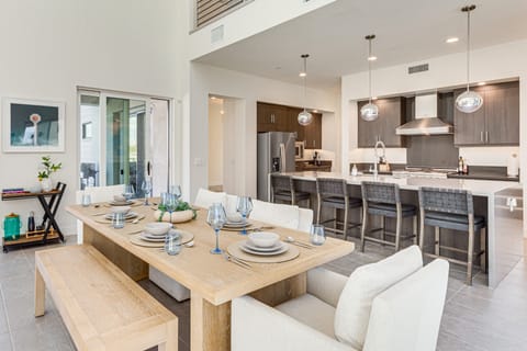 Luxe Oasis: Modern Mtn-View Gem in Palm Springs! House in Palm Springs