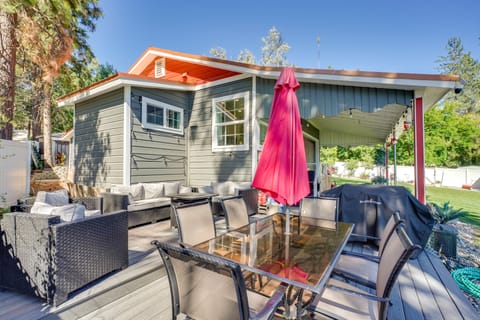 Waterfront Deck w/ Fire Pit: Lake Spokane Gem! House in Washington