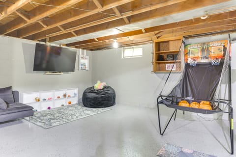 4 Mi to Main Street! Family Getaway in Zanesville House in Ohio