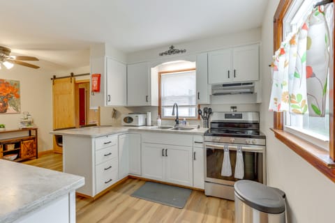 4 Mi to Main Street! Family Getaway in Zanesville House in Ohio