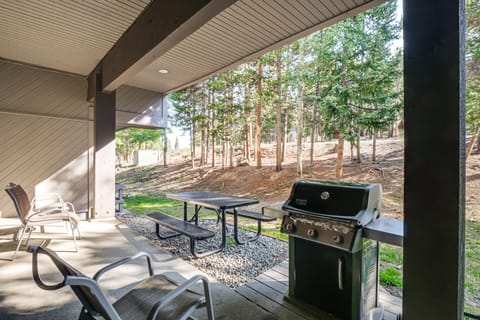 Mtn-View Townhome w/ Resort Perks in Breckenridge! Apartment in Breckenridge