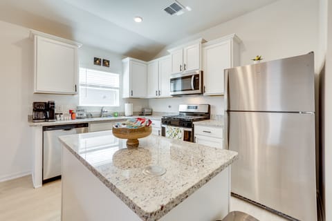 Game Room + Private Yard: Modern San Antonio Home House in San Antonio