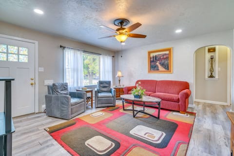 Walk to St. Mary-Corwin: Home Base in Pueblo House in Pueblo