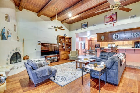 Stunning Sandia Mtn Views: Rio Rancho Retreat House in Corrales