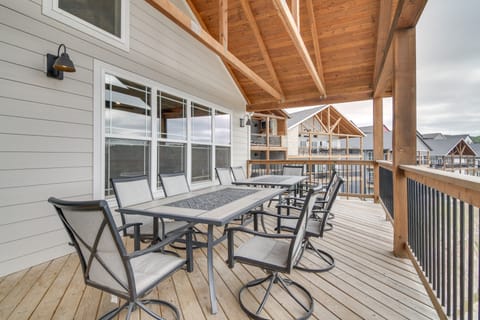 Table Rock Lake View & Games Galore: Family Lodge House in Indian Point