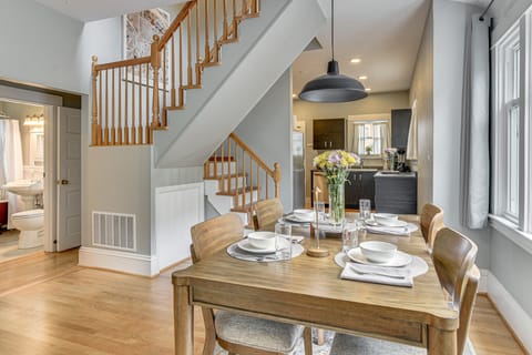 Newly Furnished Alberta Arts Home: Extended Stays! House in Portland