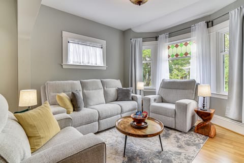 Newly Furnished Alberta Arts Home: Extended Stays! House in Portland