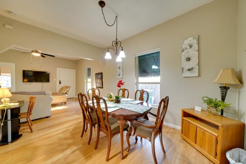 Walk to Alamodome! Central San Antonio Home House in San Antonio