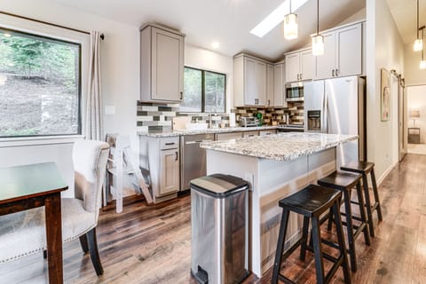 3 Mi to Diamond Peak: Mtn-View Home w/ Fireplace House in Incline Village