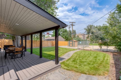 Walk to Med Ctrs & Dtwn Englewood: Modern Home House in Englewood
