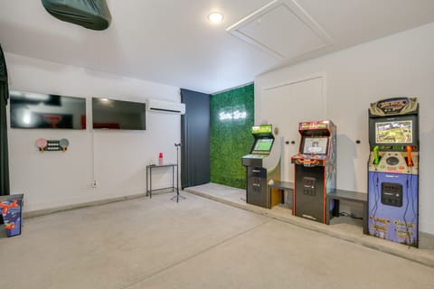 Hot Tub & Game Room: 'Raider Resort' in Lubbock House in Lubbock