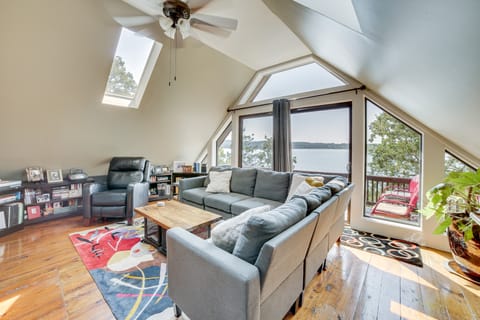 Boat Lift & Deck: Lakefront Retreat in Shell Knob House in Table Rock Lake