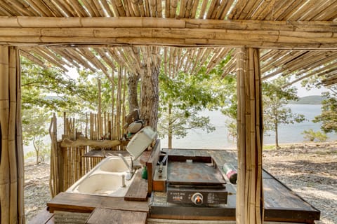 Boat Lift & Deck: Lakefront Retreat in Shell Knob House in Table Rock Lake