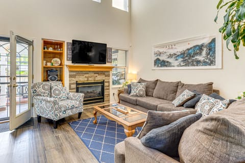 Private Hot Tub w/ Projector: Modern Aurora Home House in Centennial