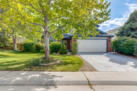 Private Hot Tub w/ Projector: Modern Aurora Home House in Centennial