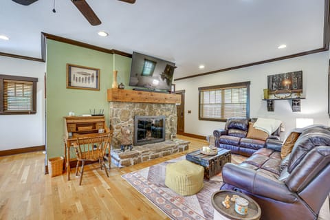 Hot Tub Soaks & Outdoor Fun: Fayetteville Cabin House in Fayetteville