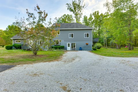 Large Yard w/ Pond: Family Retreat in New Albany! House in Jefferson Township