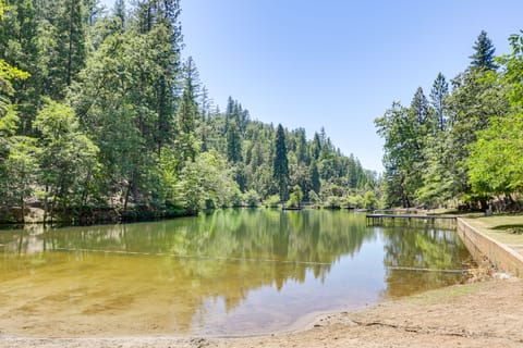 Community Lake Access: Peaceful Cabin in Sonora! House in Calaveras County