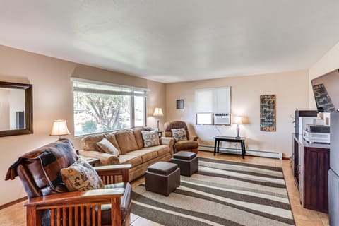 12 Mi to Mesa Verde: Family Gem w/ Mountain Views House in Cortez