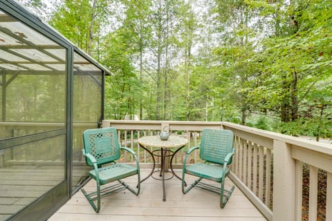 Bear Essentials: 2 Mi to Smoky Mtns Nat’l Park House in Sevier County