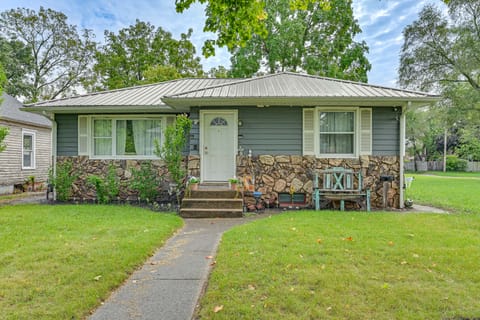 2 Miles to Notre Dame - Cozy South Bend Stay Apartment in South Bend