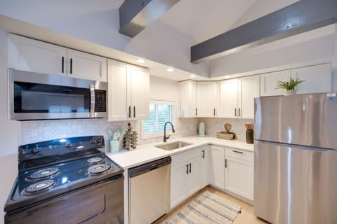 'Wishin & Fishin' Walkable Erie Home By the Beach! House in Millcreek Township