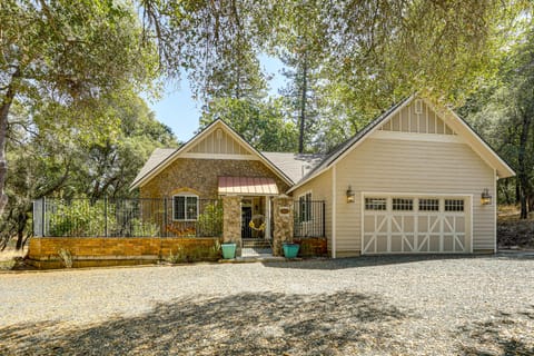 All-Season Outdoor Base Camp: Gold Country Home! House in Calaveras County