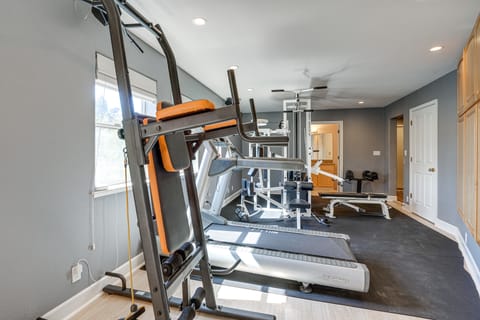 Mtn Views & Hot Tub: 4,300-Sq-Ft Oakland Retreat House in Oakland