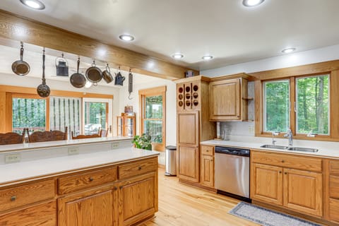 Fish, Unplug & Unwind! Countryside Plymouth Home House in Ohio