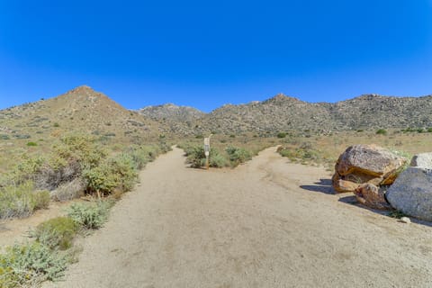 Sandia Foothills Access! Townhome 5 Mi to Uptown Apartment in Albuquerque