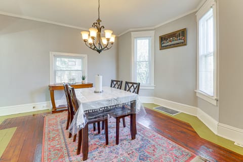 1 Mi to Dtwn & Franciscan University: Home w/ Yard House in Ohio