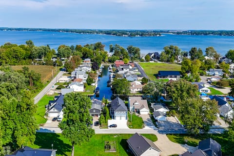 Sleek Getaway on Lake Wawasee w/ Private Dock! House in Indiana