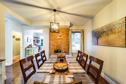 Walk to University of Cincinnati: Historic Home! House in Cincinnati