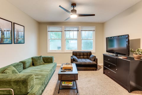 Stay Near the Derby & Downtown! Louisville Apt Apartment in Jefferson County
