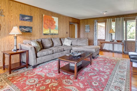 1 Mi to Norfolk Lake! Anglers’ Escape w/ Mtn Views House in Norfork Lake