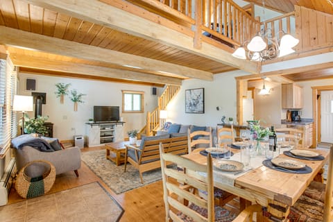 Mtn-View Deck: Stunning Fraser Home By Ski Shuttle House in Fraser