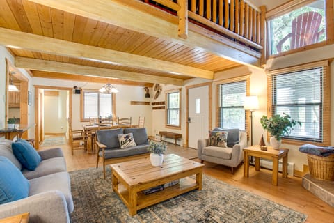 Mtn-View Deck: Stunning Fraser Home By Ski Shuttle House in Fraser