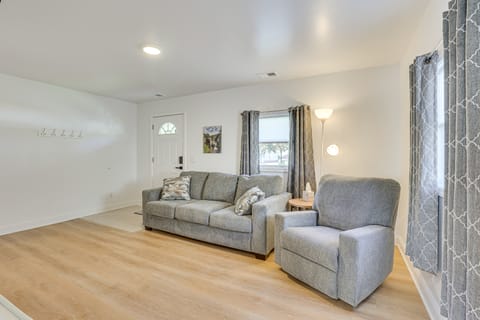 Easy I-80 Access! Newly Updated McDonald Home House in Ohio