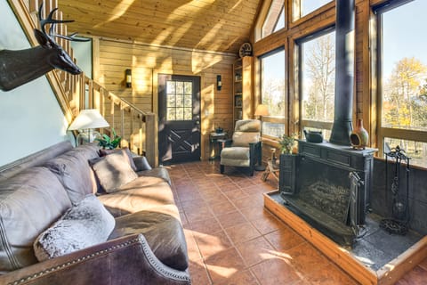 Fire Pit & Peak Views: Cripple Creek Cabin House in Colorado