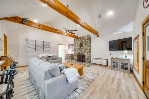 Waterfront Texarkana Cabin: Tranquil Acreage House in Texarkana