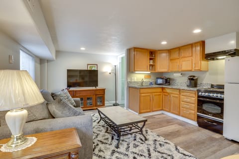 Work & Play! Apt 3 Mi to Dtwn & Salem Hospital House in Salem