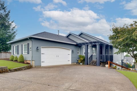 Work & Play! Apt 3 Mi to Dtwn & Salem Hospital House in Salem