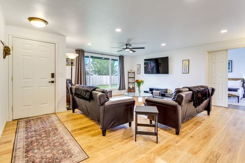 Water Views & Hot Tub: 'Kim's Kastle' in Stanwood! House in Camano Island