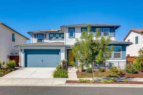 Cozy & Convenient Residential Duplex in Woodland House in Woodland