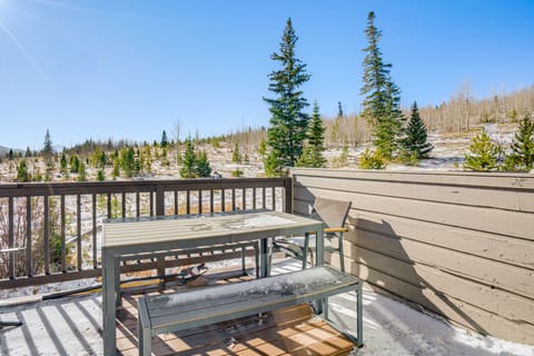 Multi-Level Haven w/ Hot Tub! 3 Mi to Lake Dillon House in Wildernest